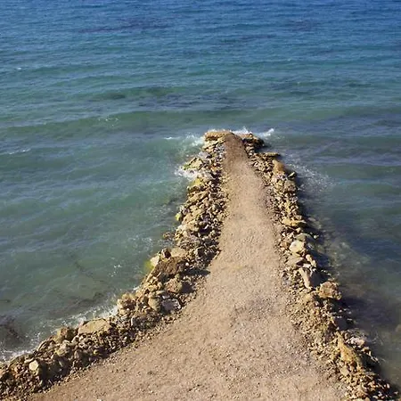 Jimmy's Sea View * تراغاكي